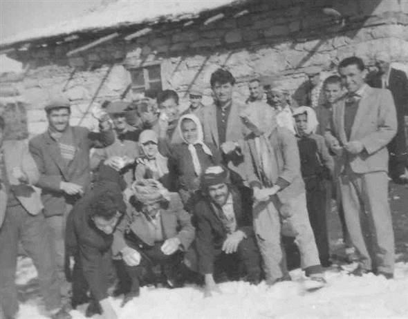 Köy odası bölümünden bir toplu fotoğraf