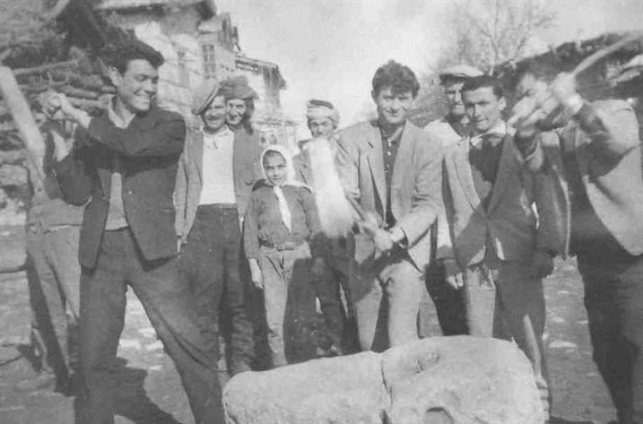 Tohumgavut için buğdayın dövülmesi